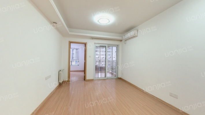 万科大都会铂悦苑二手房实景图