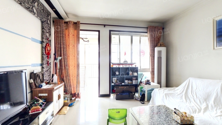 老火车站，南北通透两居室，出门菜市场，集中供暖-客厅