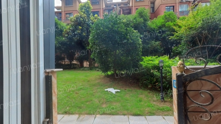 四季荣域二手房实景图