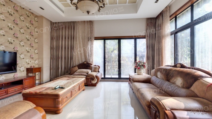 金地格林世界(安布瓦湖)二手房实景图