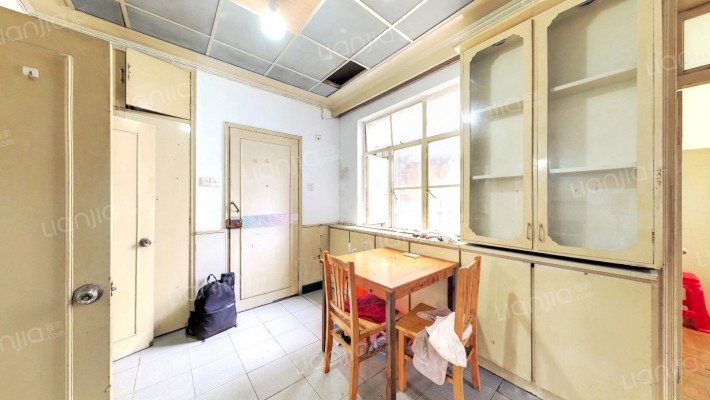 斜西街324号二手房实景图