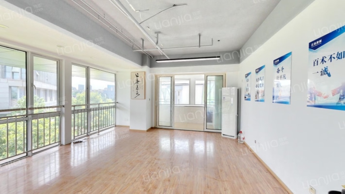 东山国际滨河街区二手房实景图