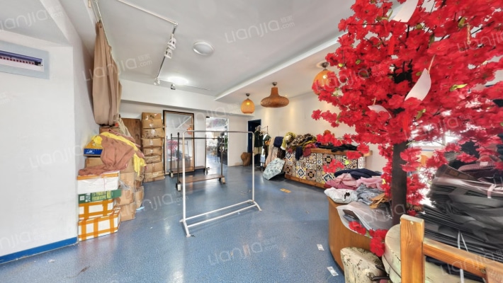 湖畔大厦二手房实景图