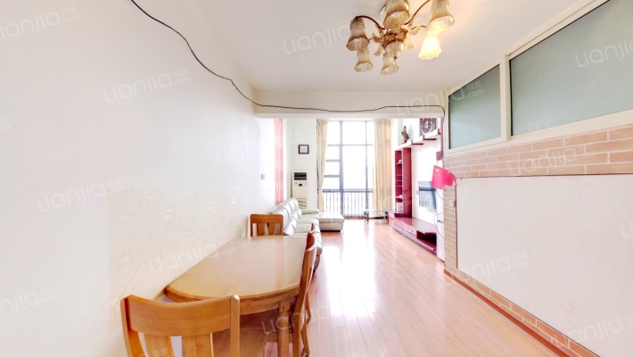 中天翡翠城二手房实景图