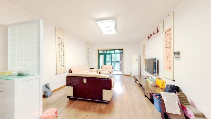 仁和上海花园中间楼层精装三居室出售家具家电一起出售-客厅