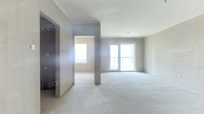 市区内集中供暖改善盘，南向两居，中间楼层70年大产权-客厅