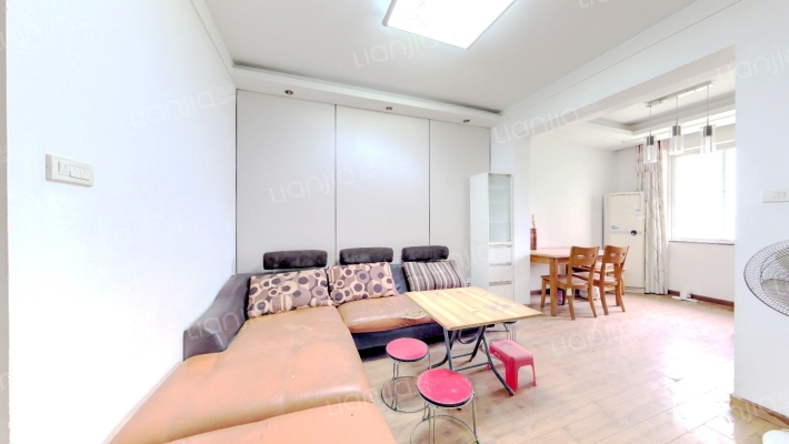 中房鸿蔚阁小区二手房实景图