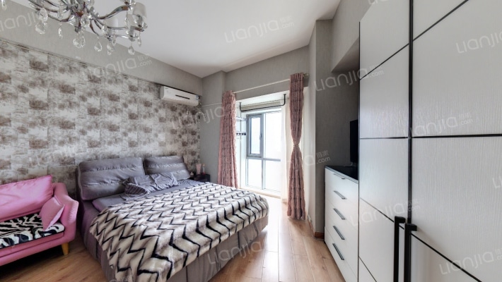 新世界中心B区二手房实景图