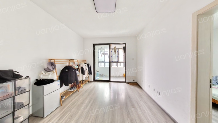 新店雅苑C地块二手房实景图