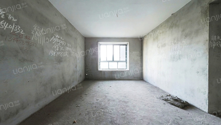 领秀1+8二手房实景图