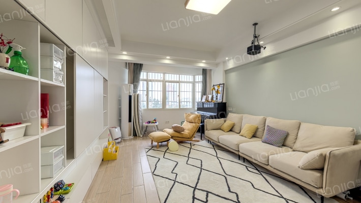 金盘电信综合大楼二手房实景图