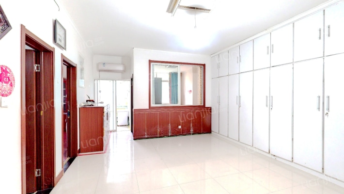 鸿辰小区二手房实景图