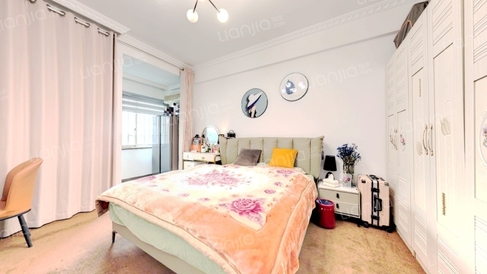 国际男装城二手房实景图