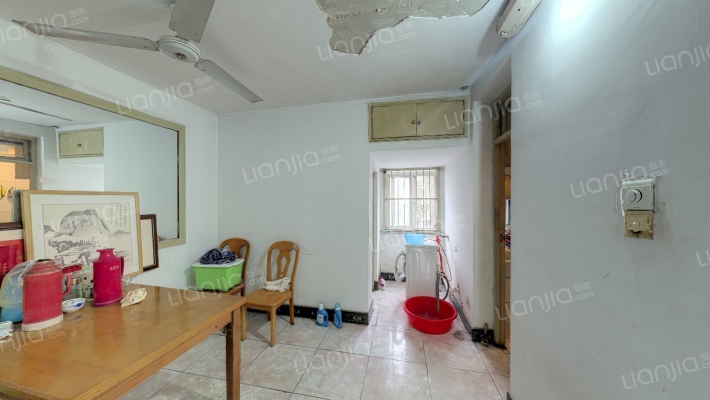 能源局宿舍二手房实景图