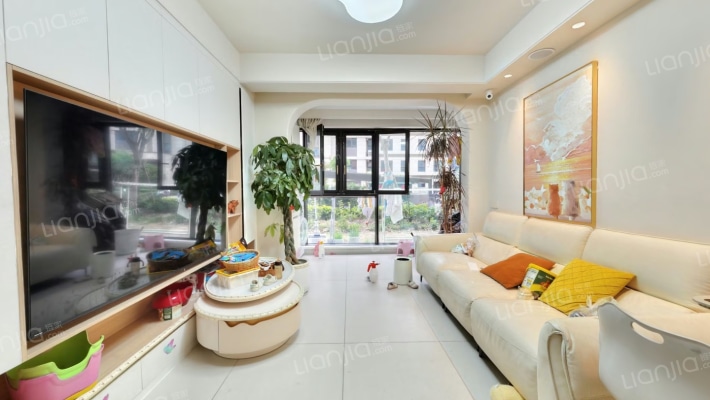 中建旭辉江上雅苑二手房实景图
