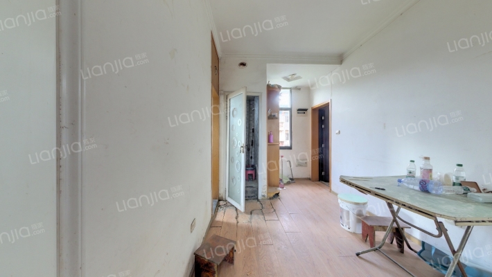 为群二村二手房实景图