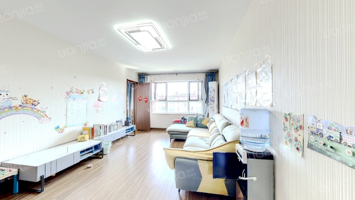 公园里二手房实景图