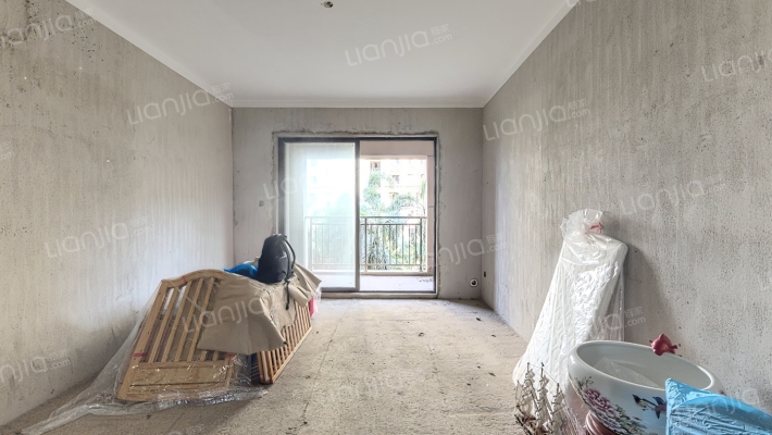 海南绿地城逸园二手房实景图