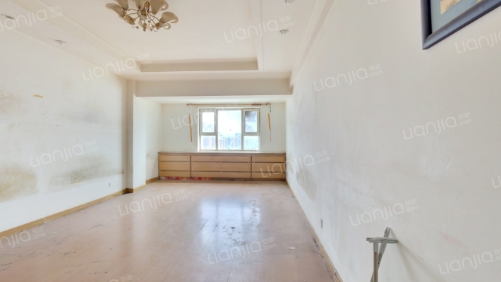 亚泰广场二手房实景图