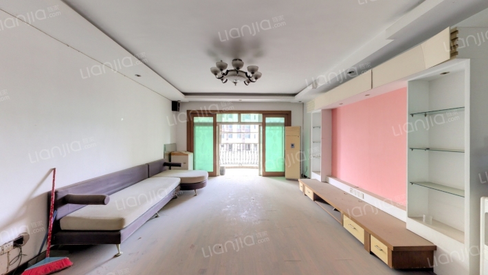 湖畔豪庭二手房实景图