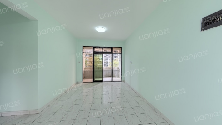 溢盈湖畔别墅二手房实景图