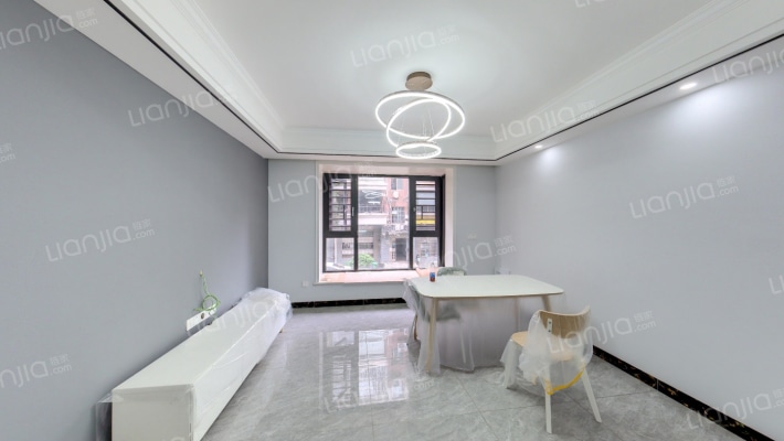 卧龙居二手房实景图