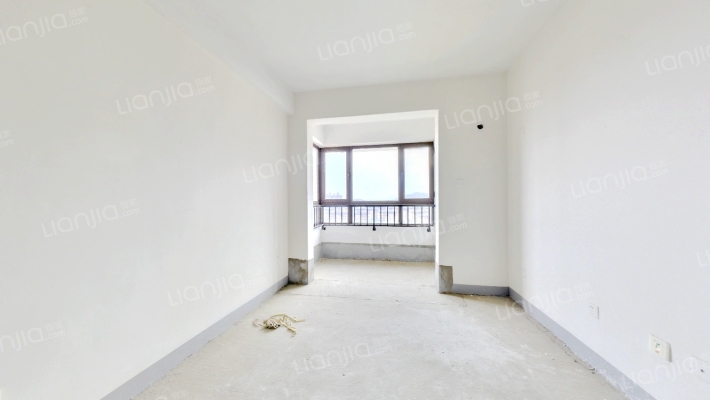 绿地雪莱小镇二手房实景图