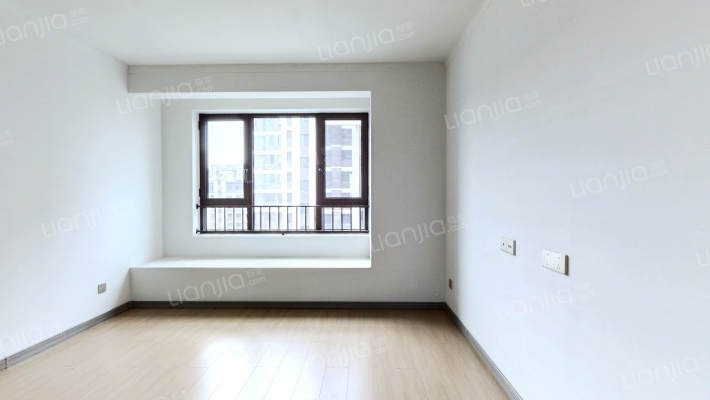 央企开发商 南北通透2居室 户型方正无浪费 带装修方便-客厅