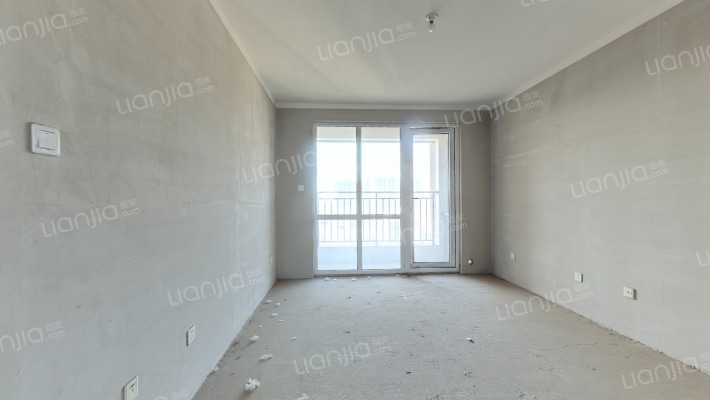 朝南两居，户型方正，   全天采光-客厅