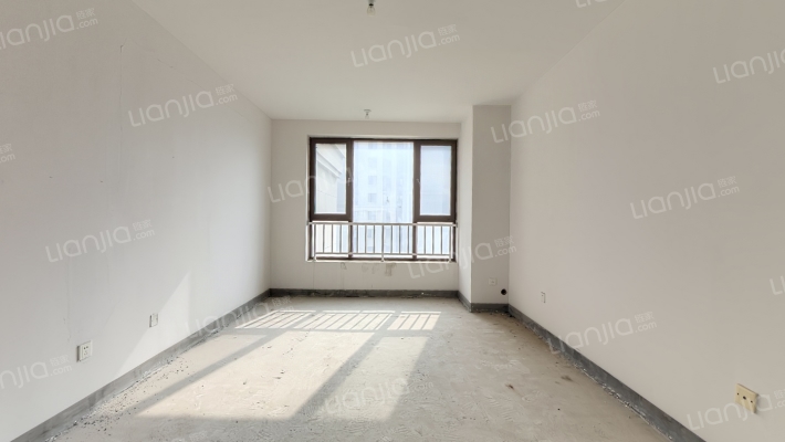 满二，南北通透，中高楼层，采光充足-客厅