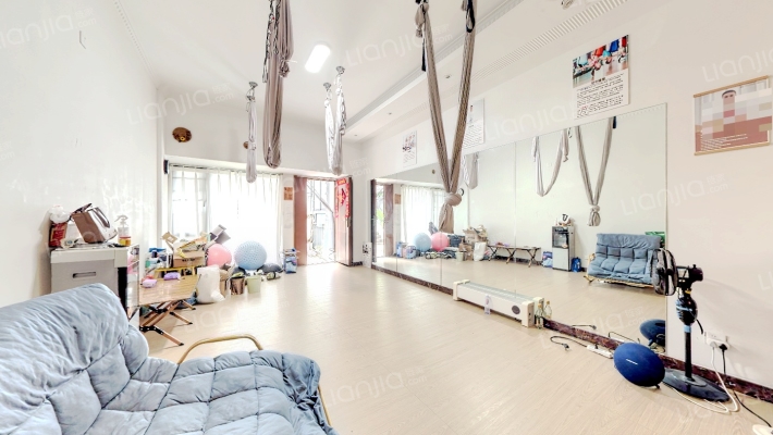 彩叠园1A期二手房实景图