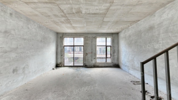 鸿晖依岸康堤二手房实景图