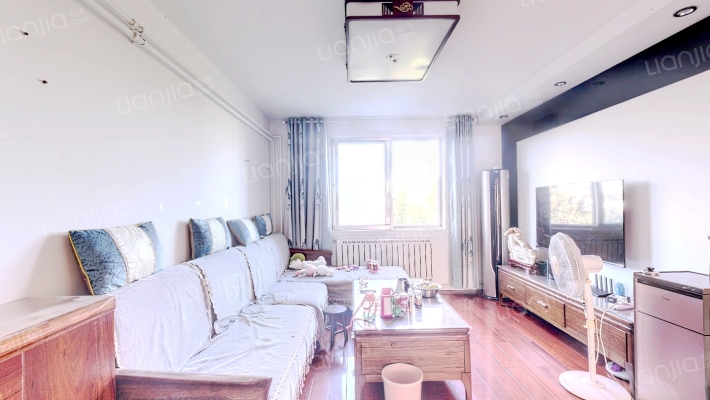 体育馆生活区二手房实景图