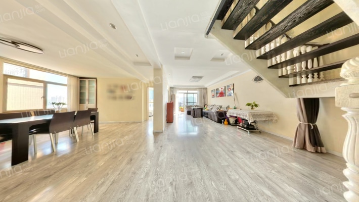 蓝波湾新天卫城水街二手房实景图