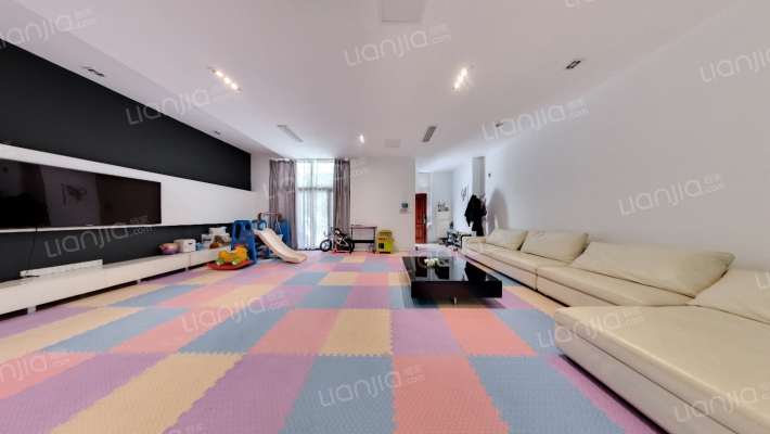 依云水岸二手房实景图