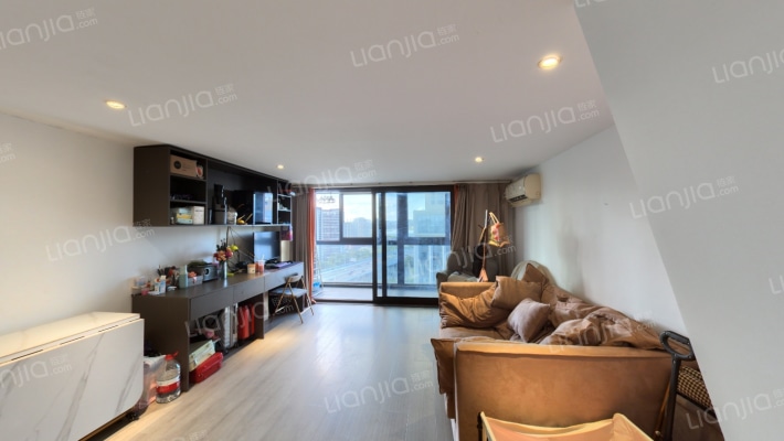 恒威海上跃公馆二手房实景图