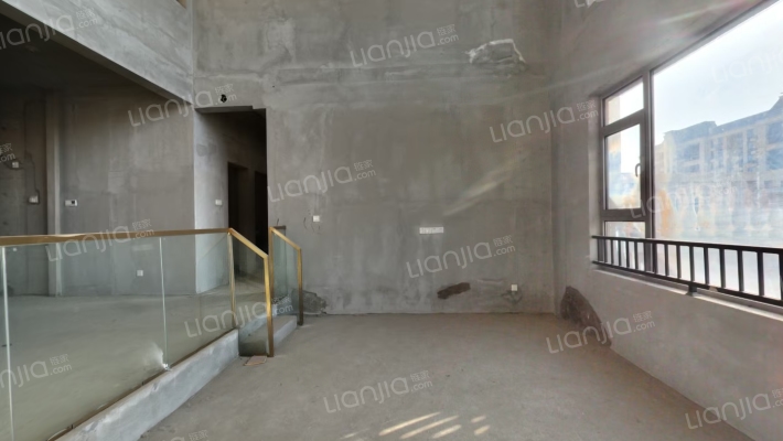 绿地新里里尔公馆二手房实景图