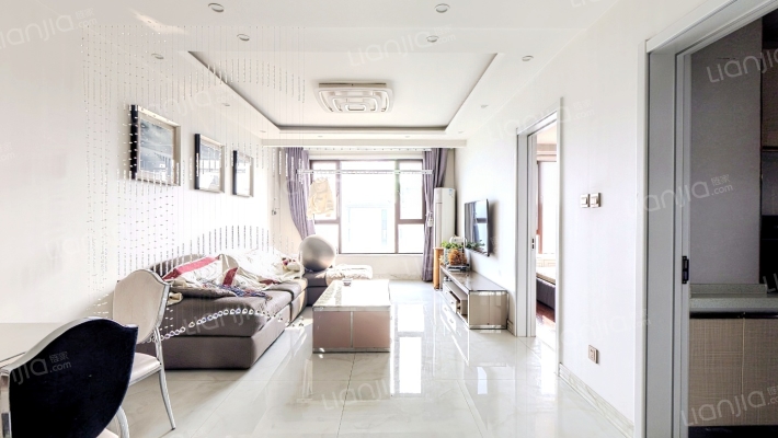 房本满二 ，南向两居，中高楼层，出行便利，全天采光-客厅