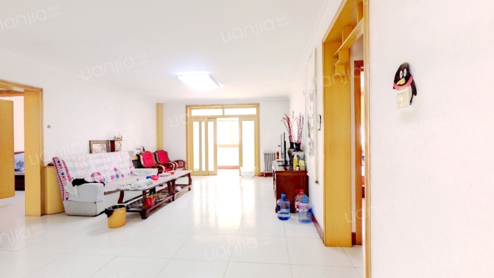 此房满五唯一，南北通透格局，配套齐全-客厅