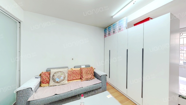 南隔岸小区二手房实景图