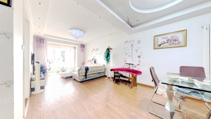 天山绿洲三期A区二手房实景图