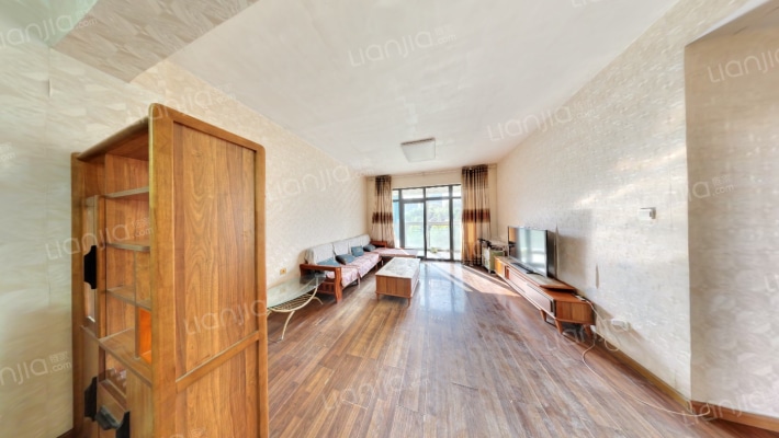 滨江河畔二手房实景图