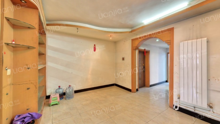 新小家属院二手房实景图