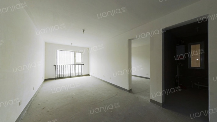 满二南向两居，毛坯可随意装修，急售-客厅