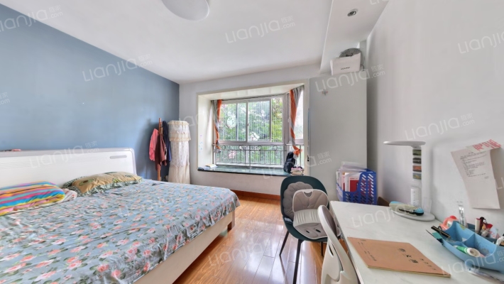 河畔华苑一期二手房实景图