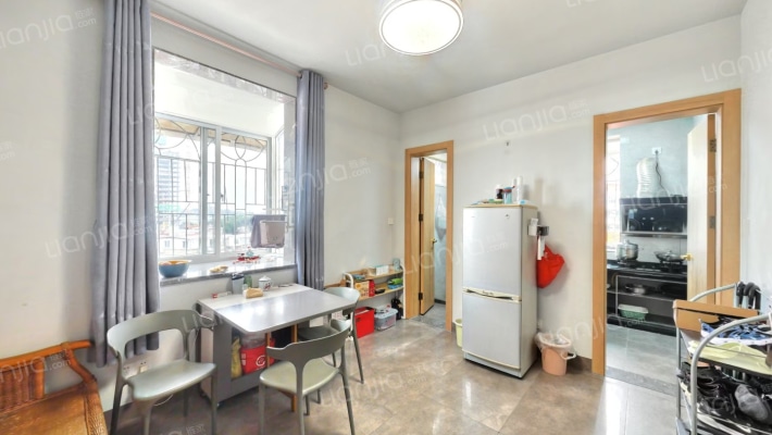 蜂巢山路二手房实景图