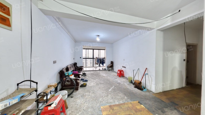 泓临新居二手房实景图