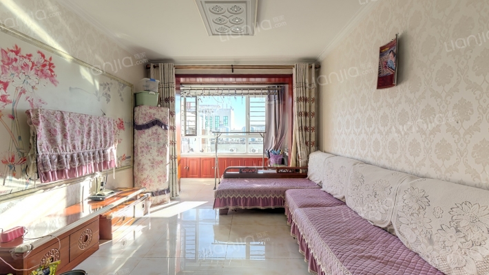 冠云路 空中花园社区 精装南北通透大两居，有本急售-客厅