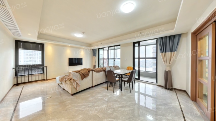 绿地中央广场六期二手房实景图