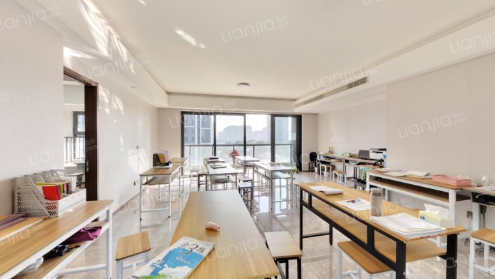 鑫相河畔雅苑二手房实景图